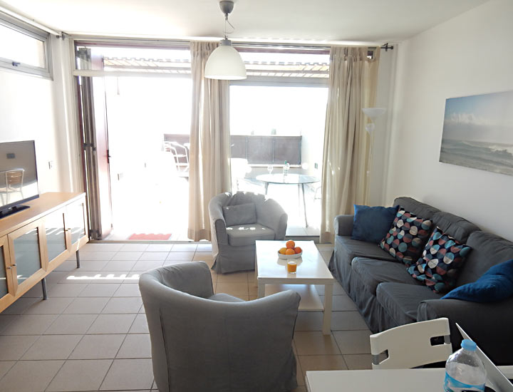 Teneriffa, El Medano Ferienwohnung Wohnzimmer mit Fernseher
