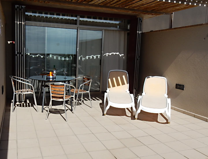 Teneriffa, El Medano Ferienwohnung, 25 qm Terrasse mit Sitz- und Liegem&ouml;glichkeiten