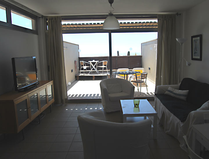 Teneriffa, El Medano Ferienwohnung, 25 qm Terrasse mit Sitz- und Liegem&ouml;glichkeiten